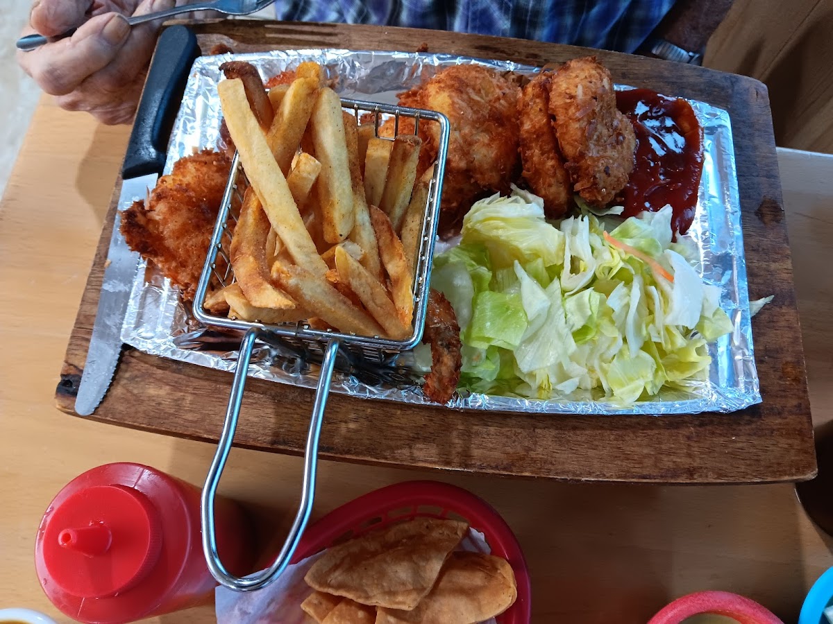 Tres Hermanos Mexican And Seafood Restaurant